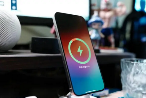 江山苹果15换屏服务分享用什么充电器给iPhone15充电更好 